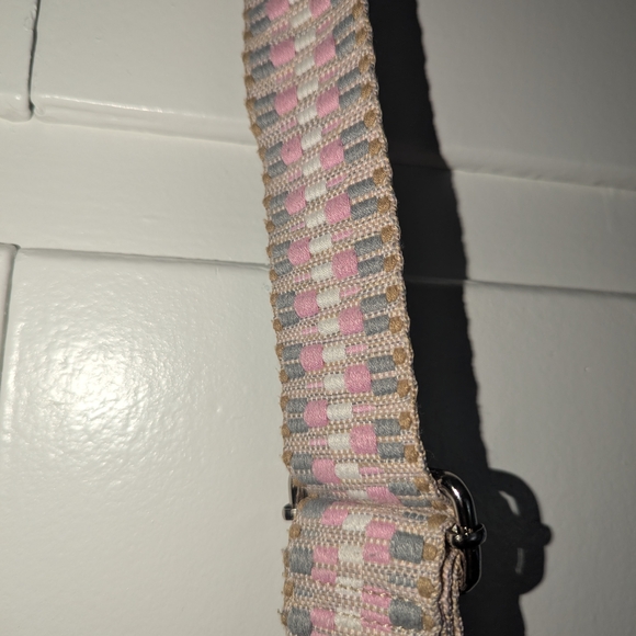 Chic Cream Crossbody Bag with Textured Strap - Picture 2 of 4